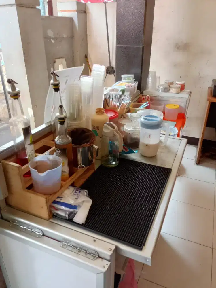 Di cari yg mau kerja jaga stand minum