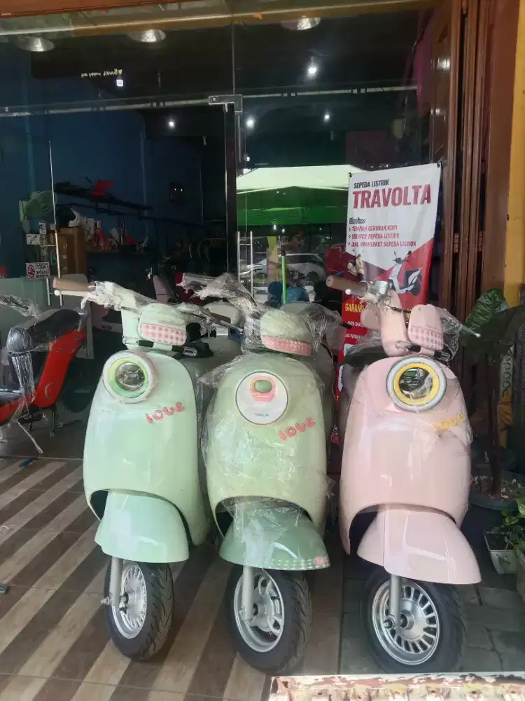 SEPEDA LISTRIK TRAVOLTA_DESAIN LUCU DAN HEMAT ENERGI