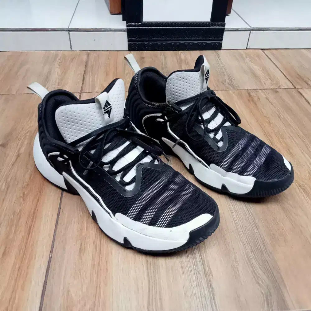 Sepatu BASKET ADIDAS