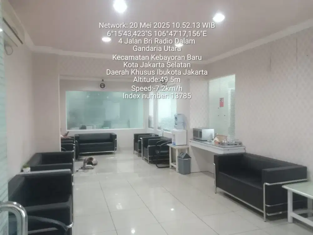 Gedung ex showroom jalan radio dalam jakarta selatan