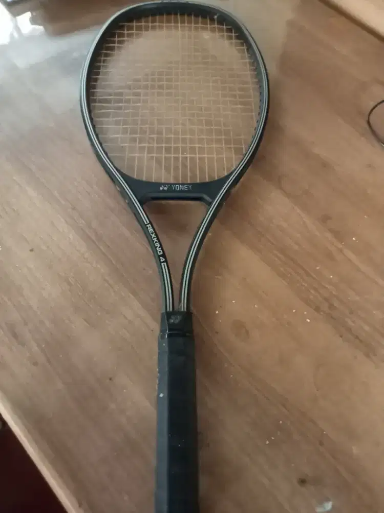 Raket tenis Yonex Rexking 4 , Masih Bagus lengkap, COD Cijantung dsk