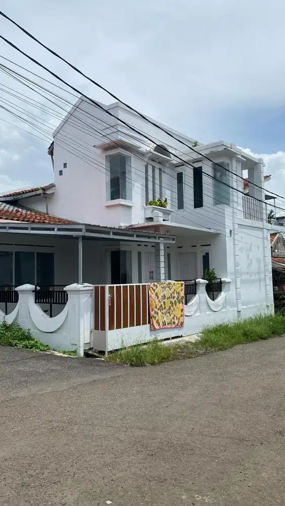 DISEWAKAN RUMAH BARU 2 LANTAI MURAH