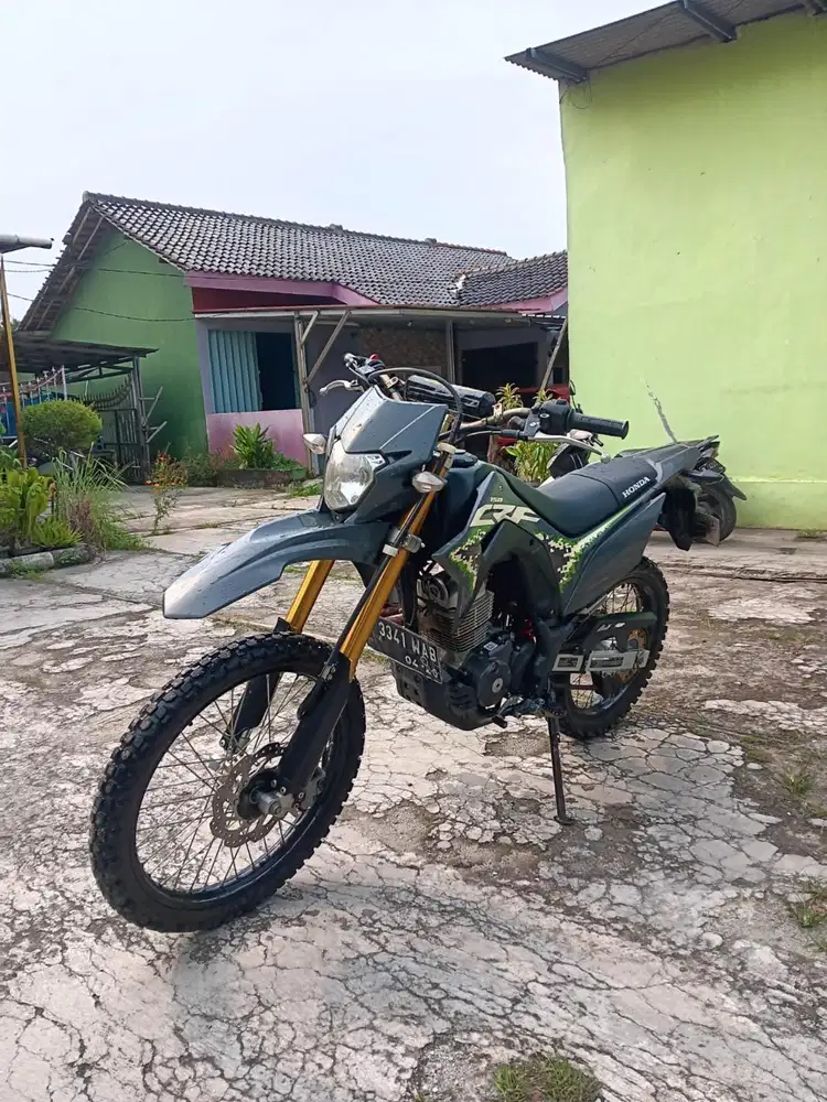 Dijual honda crf 2021 abu abu