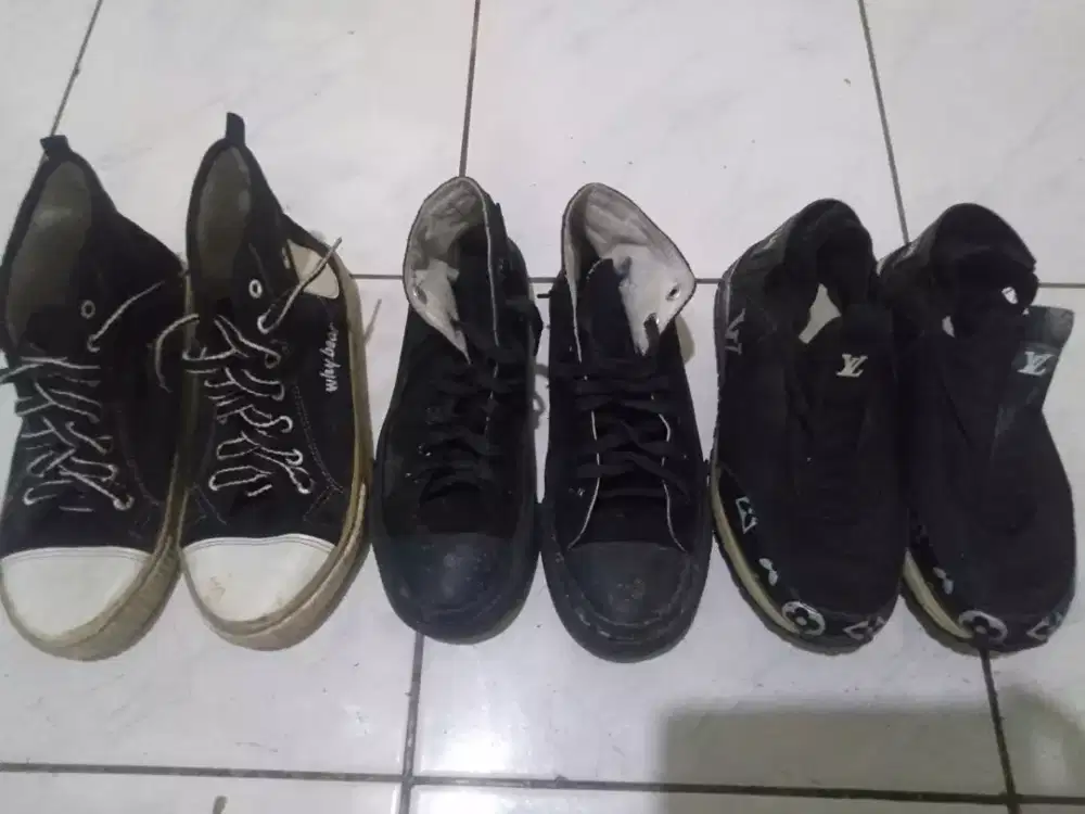 Sepatu satuan atau borongan