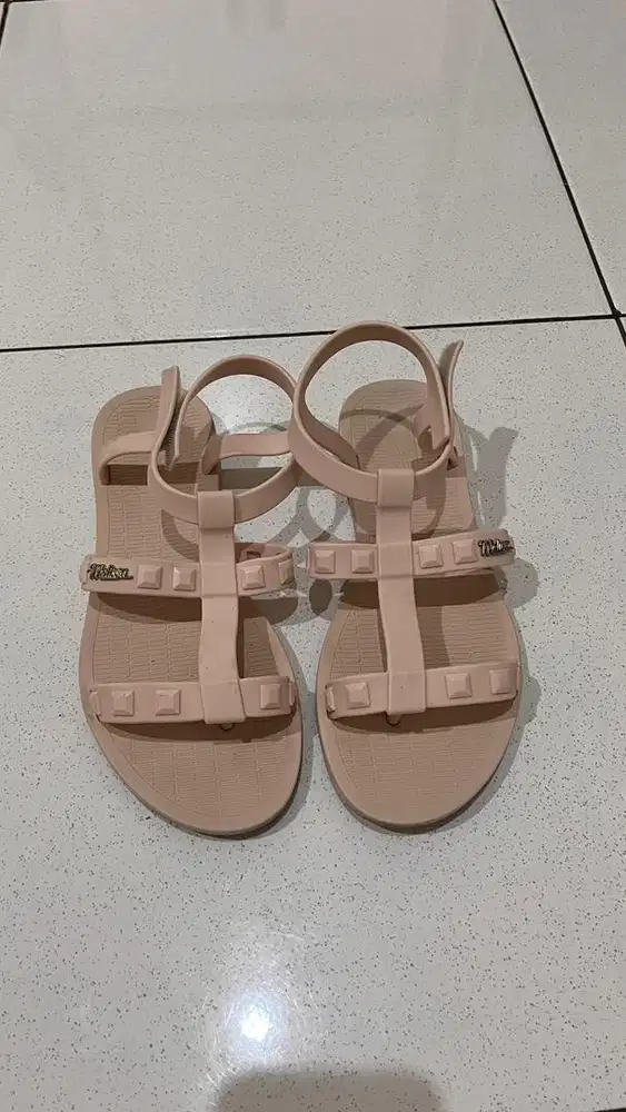 Preloved Sandal Melissa