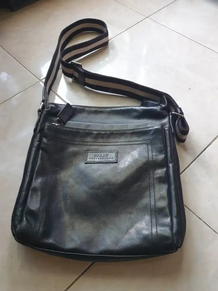 Tas bally tuston