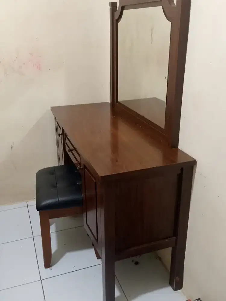 Meja rias Informa