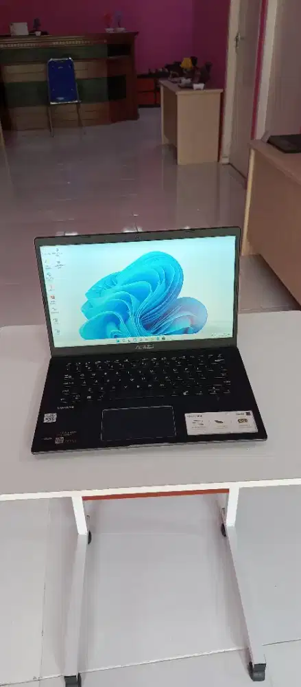 Asus core i3 gen 10, ram 12 GB, storage 1Tb+128 G
