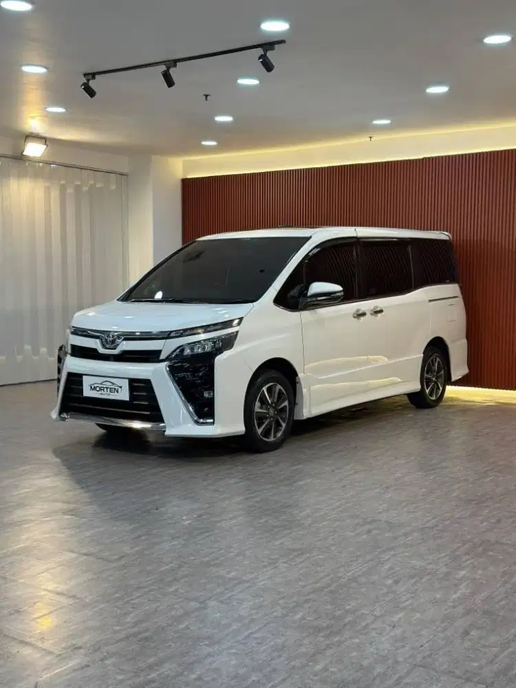 Toyota Voxy 2.0 AT Tahun 2019 Km 28 Rb Antik