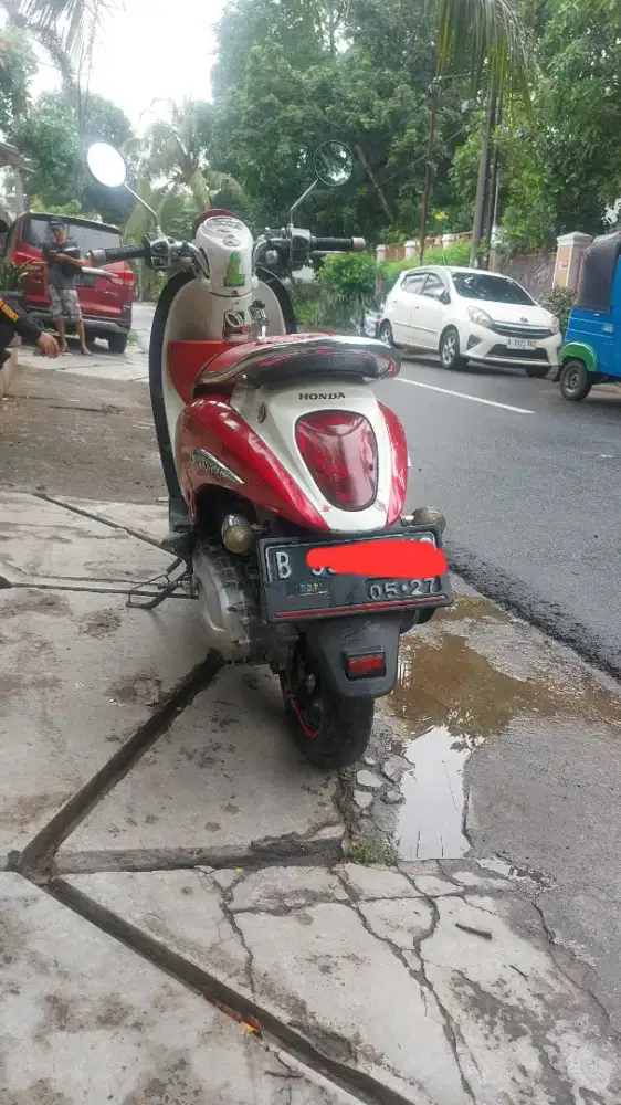 DIJUAL MOTOR  SCOOPY  KOMPlIT