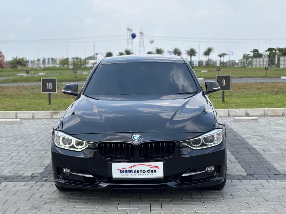 Low km 43rb! BMW 320i F30 Sport AT 2015 black on black
