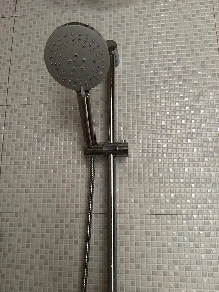 Shower bath u kamar mandi