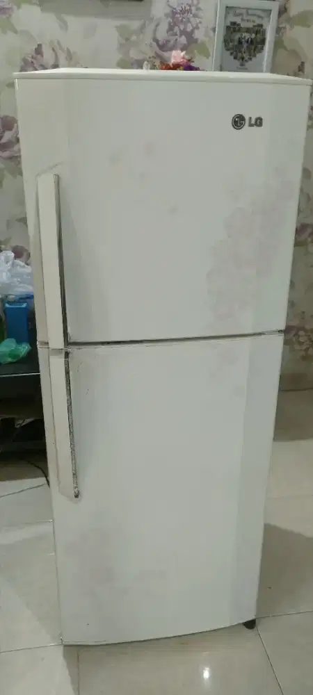 Kulkas 2 pintu merk LG siap pakai