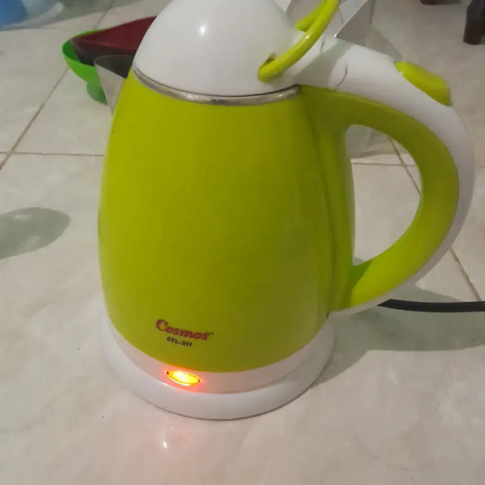 Kettle Listrik Cosmos Baru 2 bulan pakai