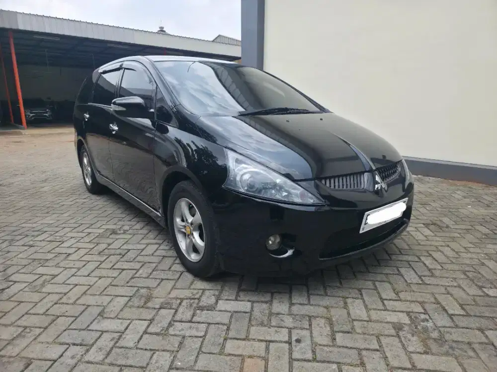 Dijual Mitsubishi Grandis 2.4 AT 2005