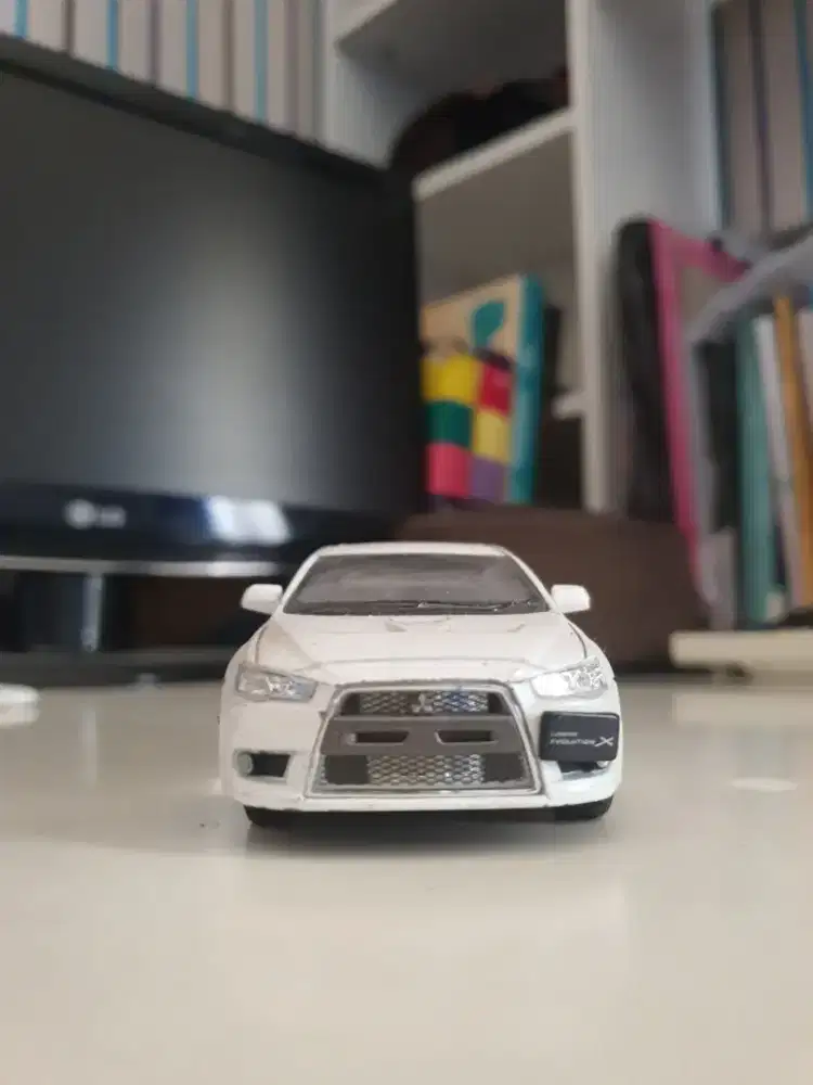 Diecast Mitsubishi Evo warna Putih