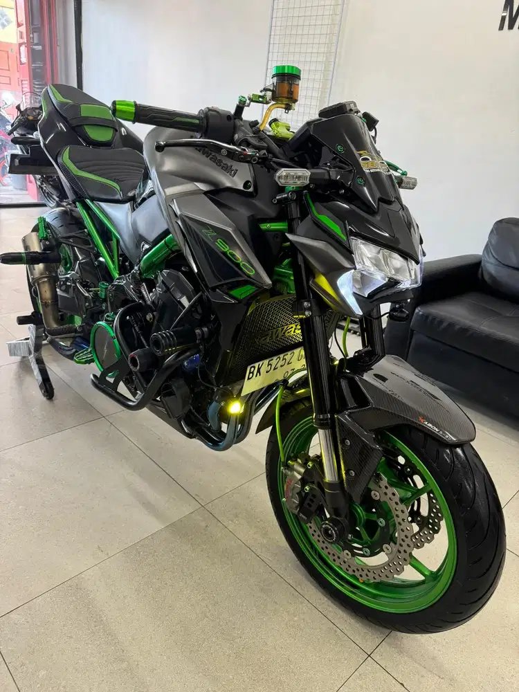 Kawasaki Z900 SE ABS 2023 warna Hitam Hijau Z 900 4 Silinder Naked CC