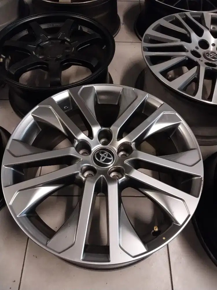 4 pcs OEM Innova Zenix Type Q R18