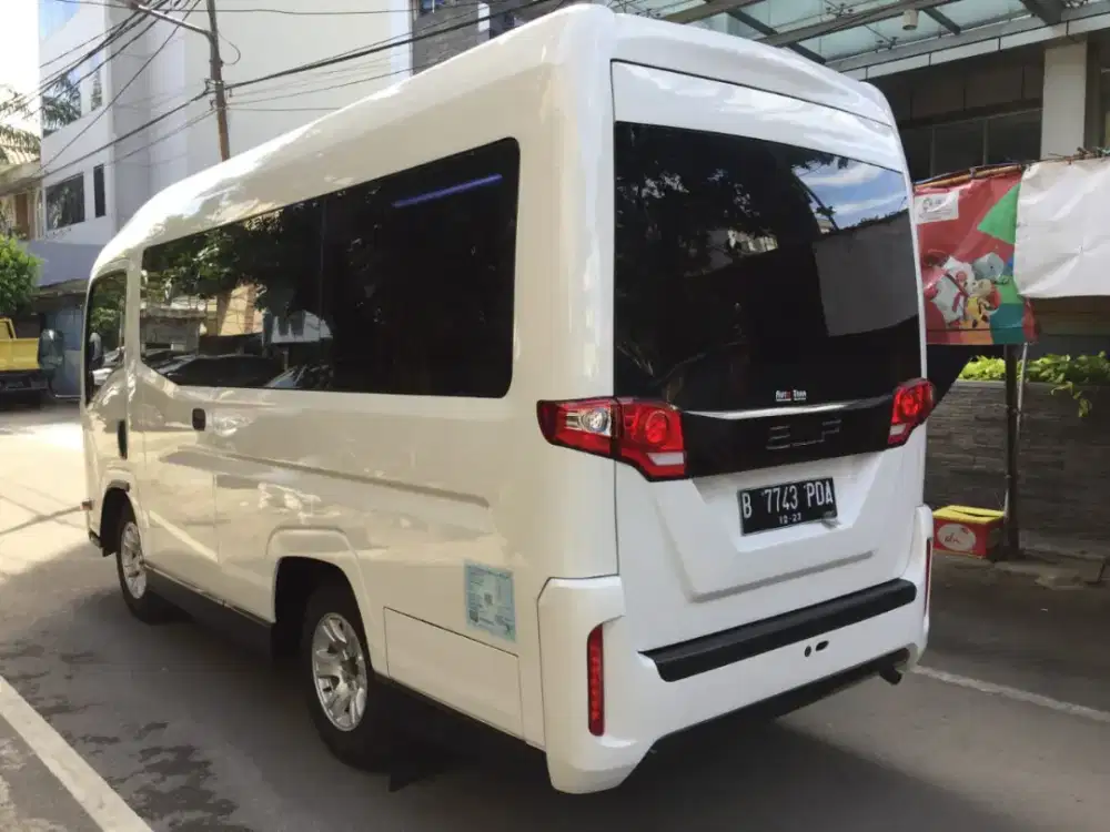 Isuzu Elf microbus 2024