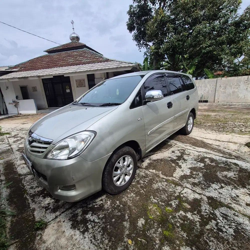 Toyota Kijang Innova 2011 Bensin