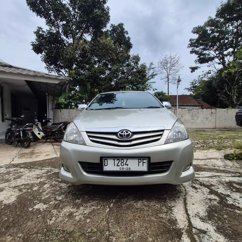 Toyota Kijang Innova 2011 Bensin
