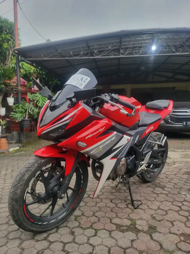 Honda CBR 150R LED 2018 Merah Putih Surat Lengkap Good Condition
