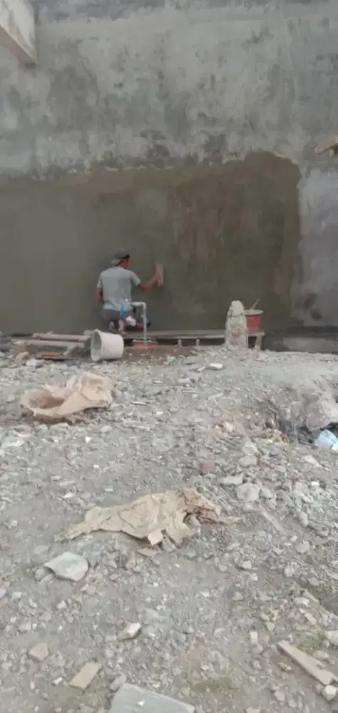 Tukang renovasi bangunan