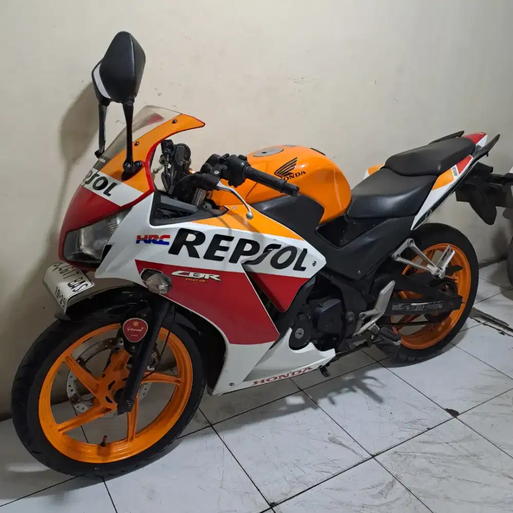 Honda CBR 150 Repsol 2015