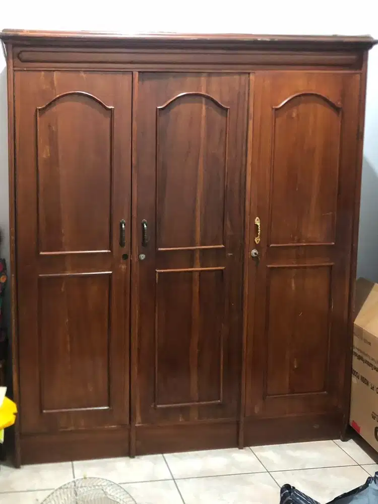 Lemari kayu 3 pintu