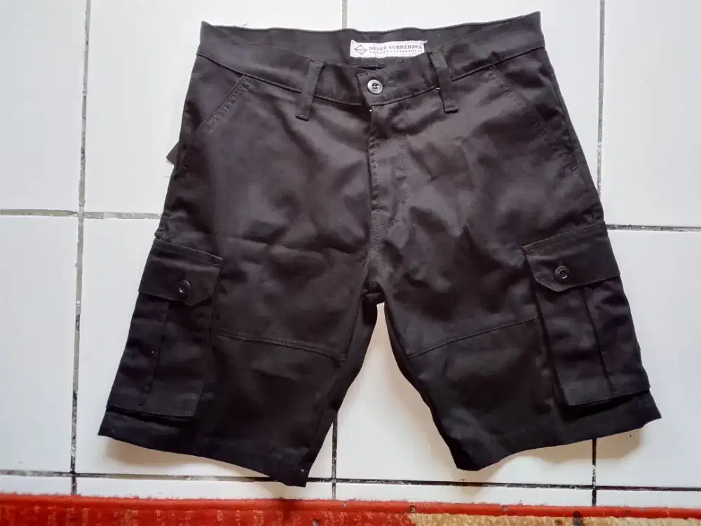 CELANA PENDEK CARGO NEVERSURRENDER HITAM BARU