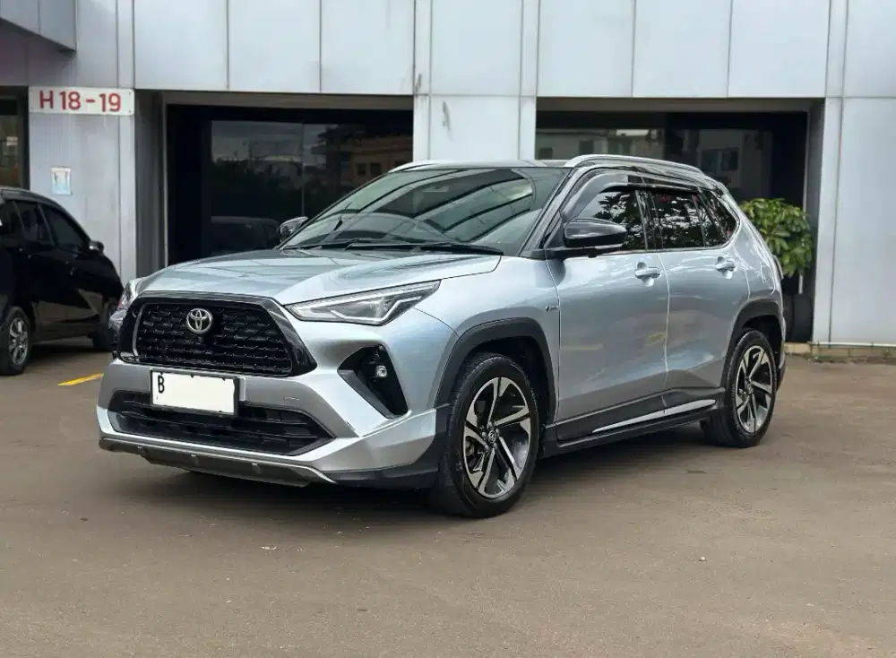 Bs TT Yaris Cross Hybrid 2023 S GR Sport HV TSS Two Tone New Toyota