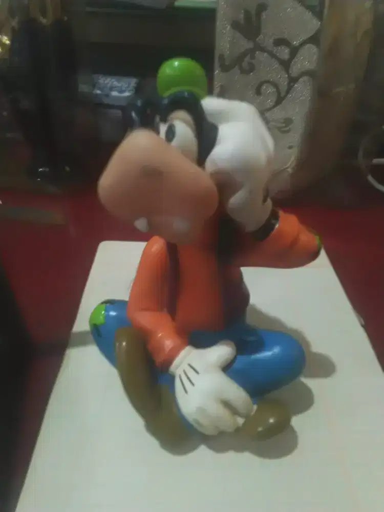 Boneka karet goofy lucu