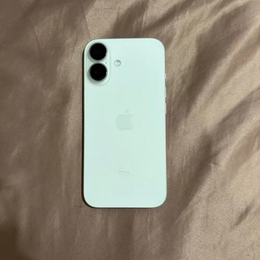 iPhone 16 White Basic