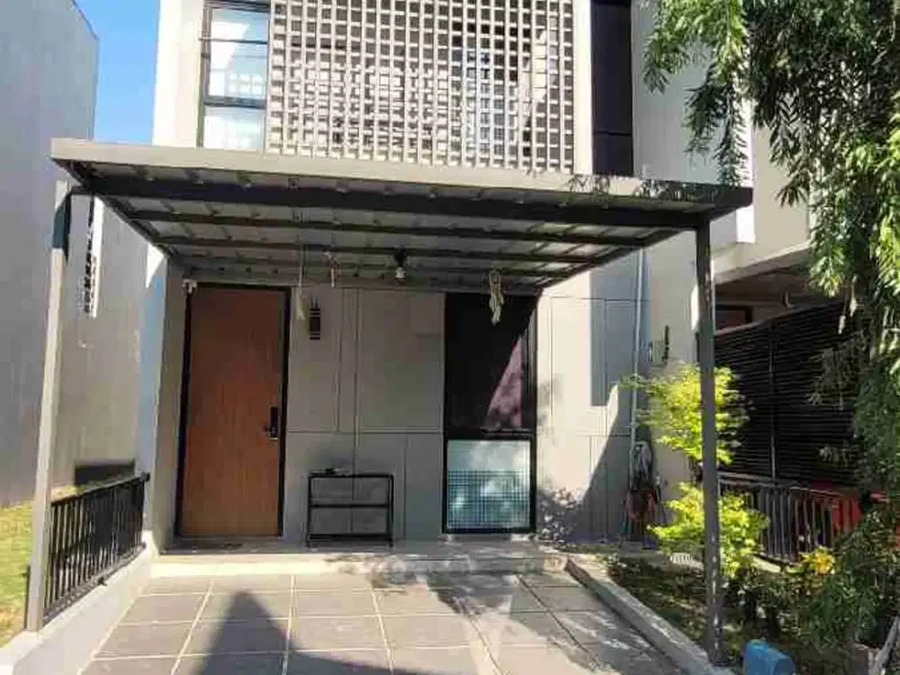 Di jual rumah 2 lantai semi furnish di Grand wisata bekasi