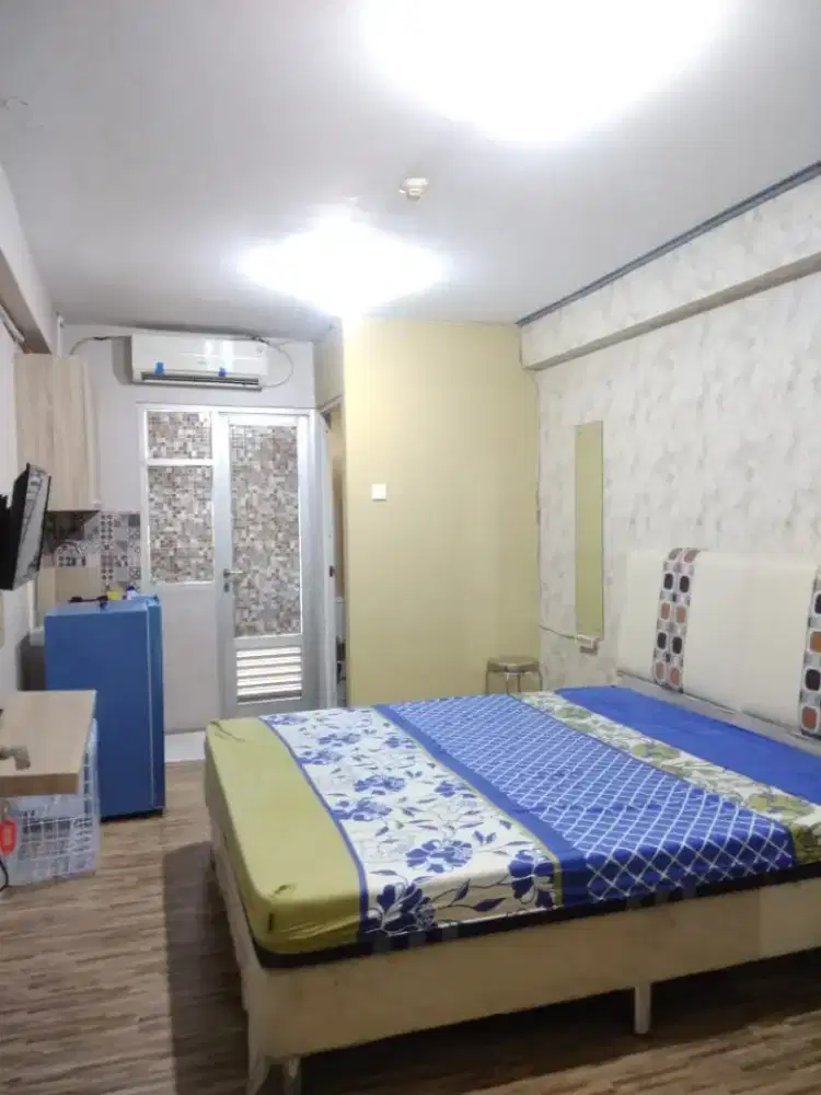 Apt Emerald, Lt.8. Furnished dan Bersih. Min 3 bln sewa. Blm IPL