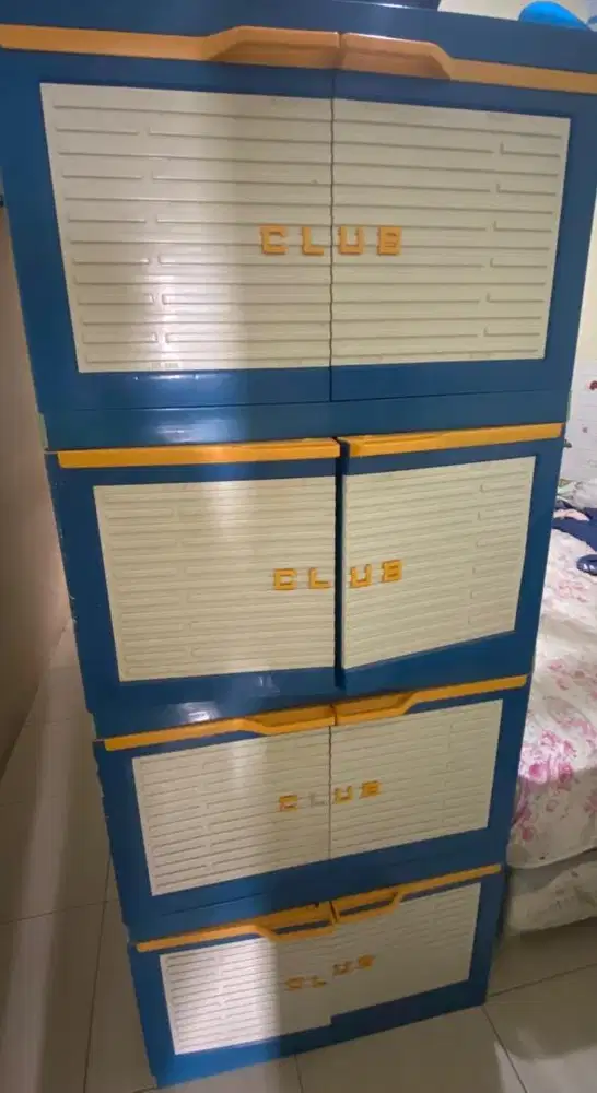 LEMARI PLASTIK MERK CLUB