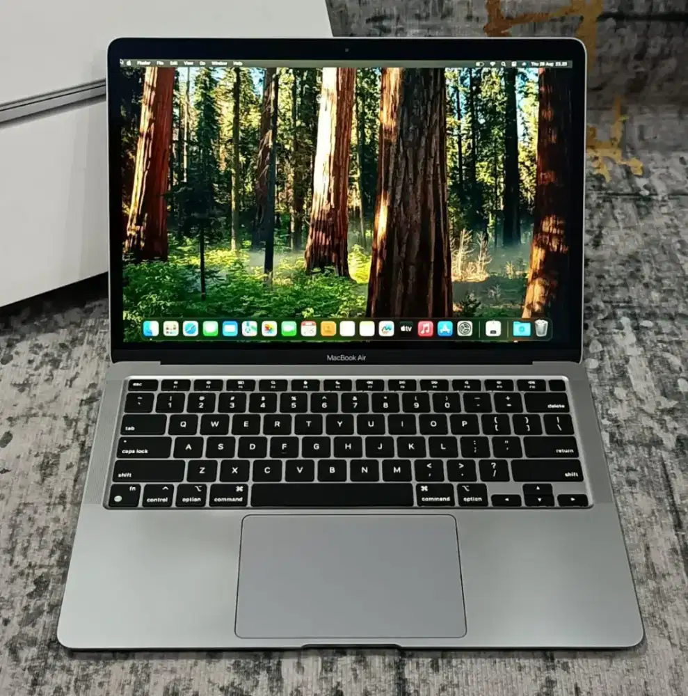 MacBook Air M1 2020 13 Retina 8GB 256GB Gray Fulset Like New -CC 323-