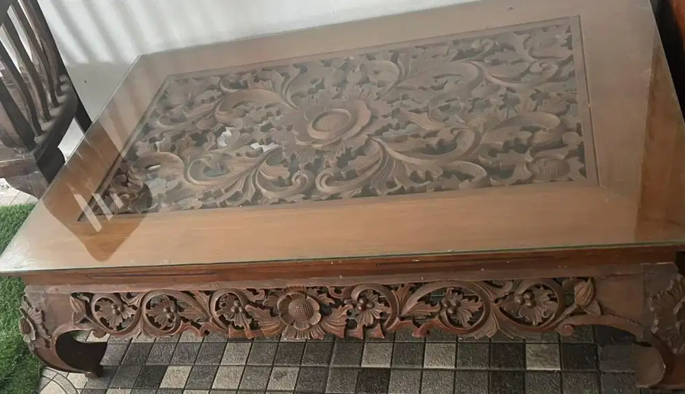 Meja cantik full ukiran lapis kaca rp 2 juta