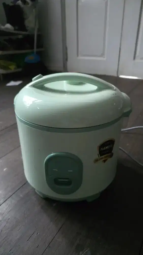 Magic com merk miyako 2L