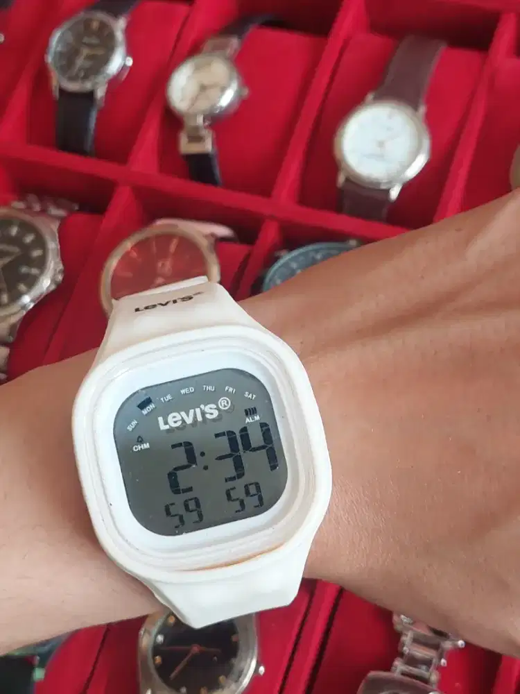 Jam Tangan Levis Original