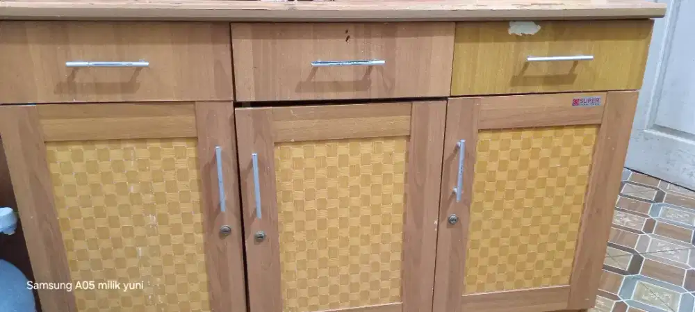 Lemari kayu press