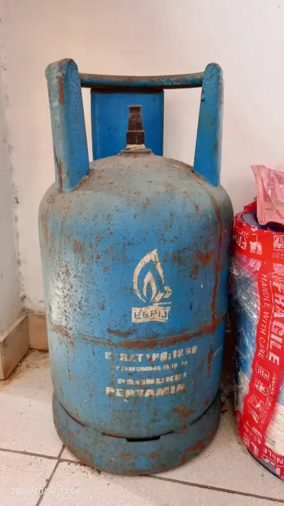 Tabung gas biru kosong