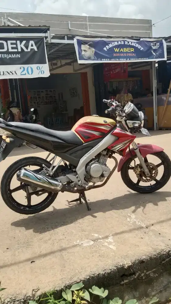 dijual motor bekas, kondisi mesin sangat terawat jarang dipakai