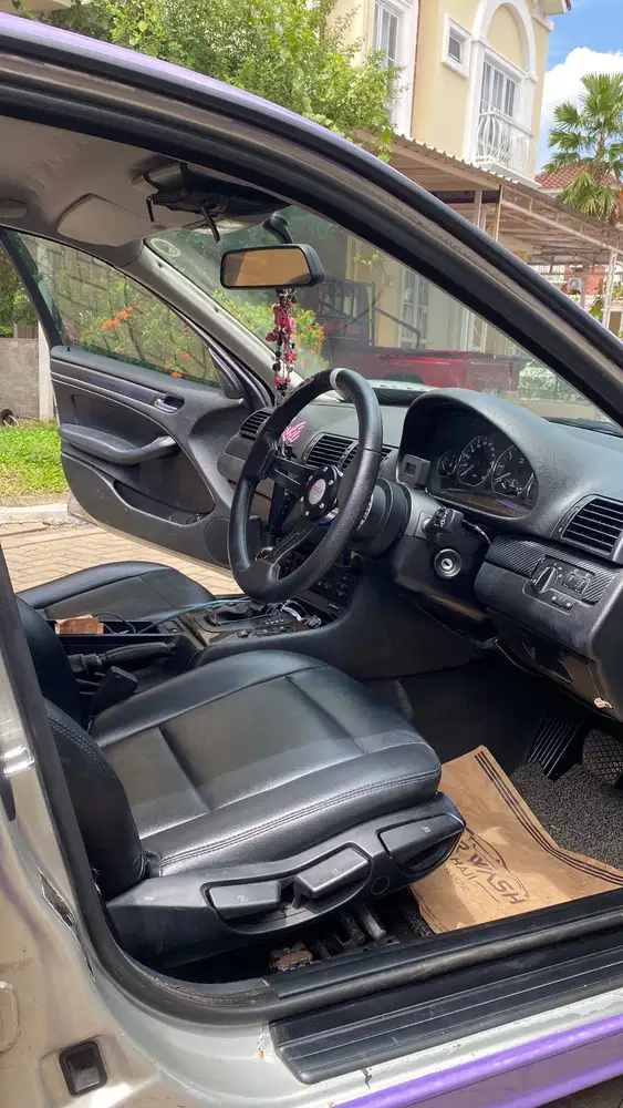 BMW 318i 2002 Bensin