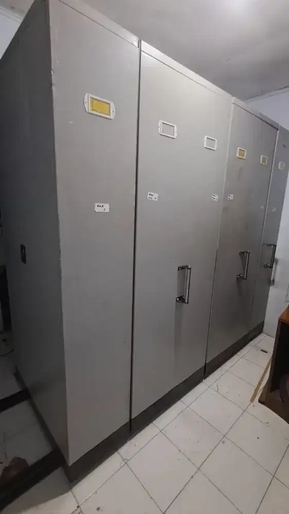 Lemari arsip besi sorong