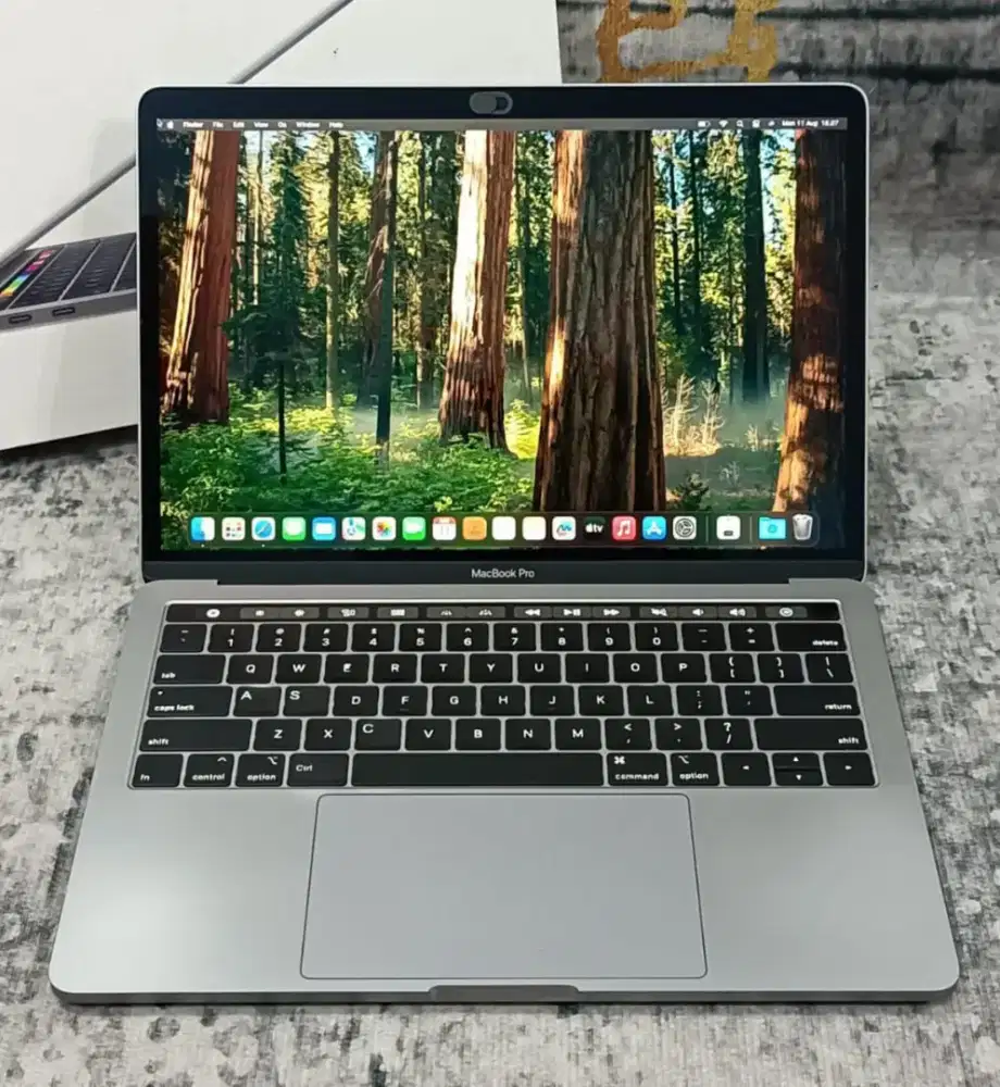 MacBook Pro TouchBar 13 2019 Core i7 16GB 512GB Gray Fulset Like New