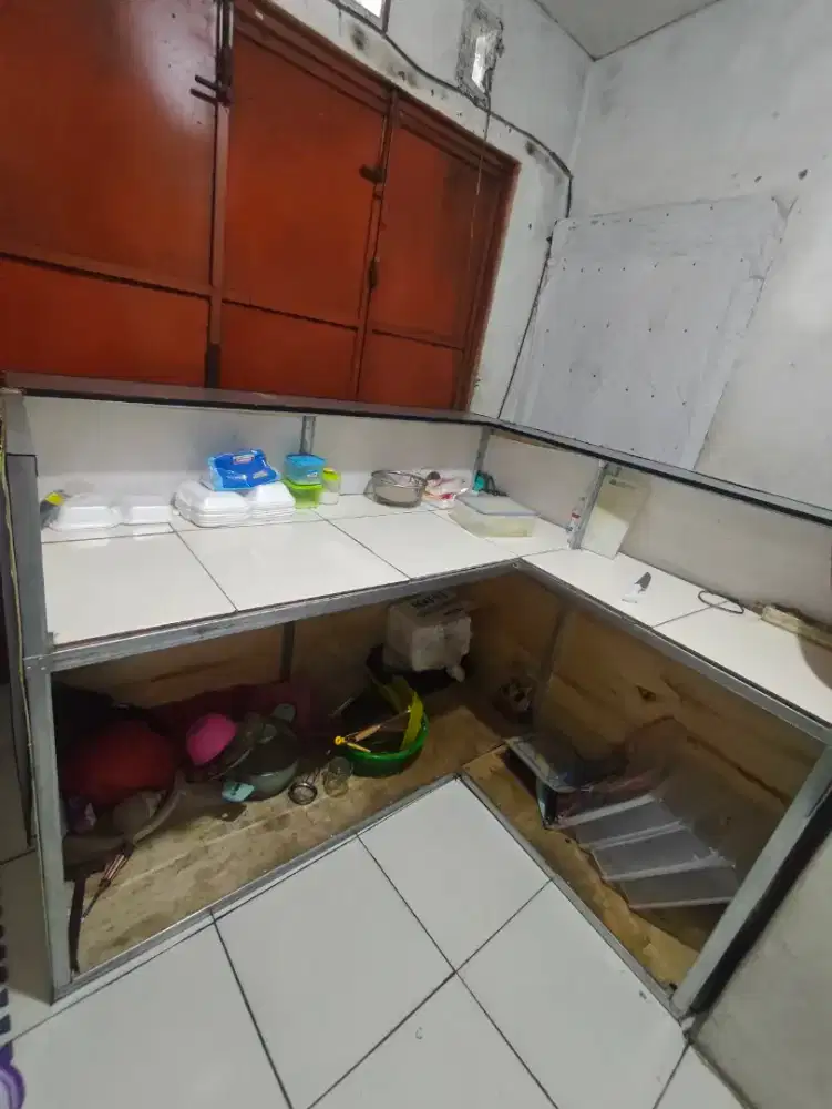 Meja L bekas es teh indonesia