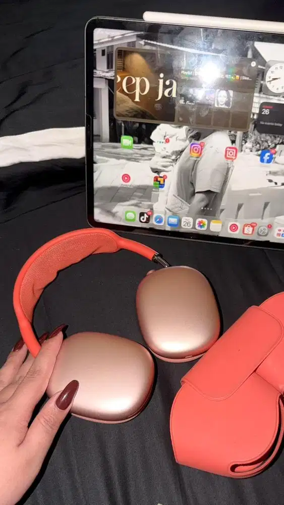 Airpods max gen 1 (orange)