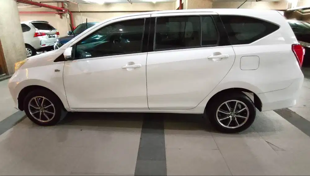 Dijual mobil toyota calya tahun 2016