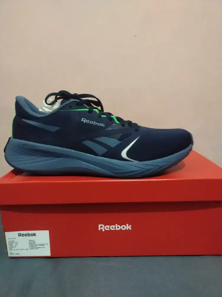 Sepatu running cowok
